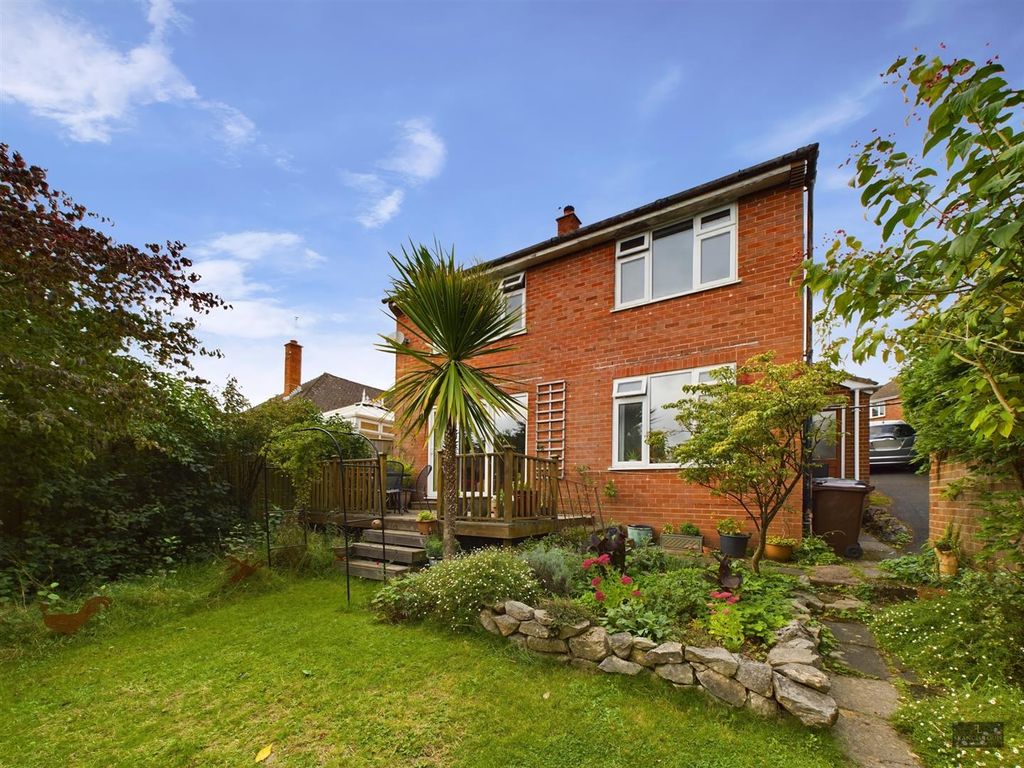 3 bed detached house for sale in Clevedon Close, Exeter EX4, £450,000