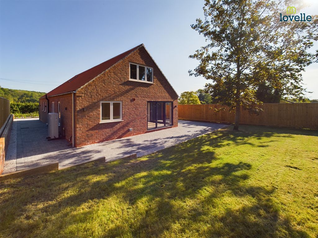 3 bed detached house for sale in Normanby Rise, Claxby LN8, £475,000
