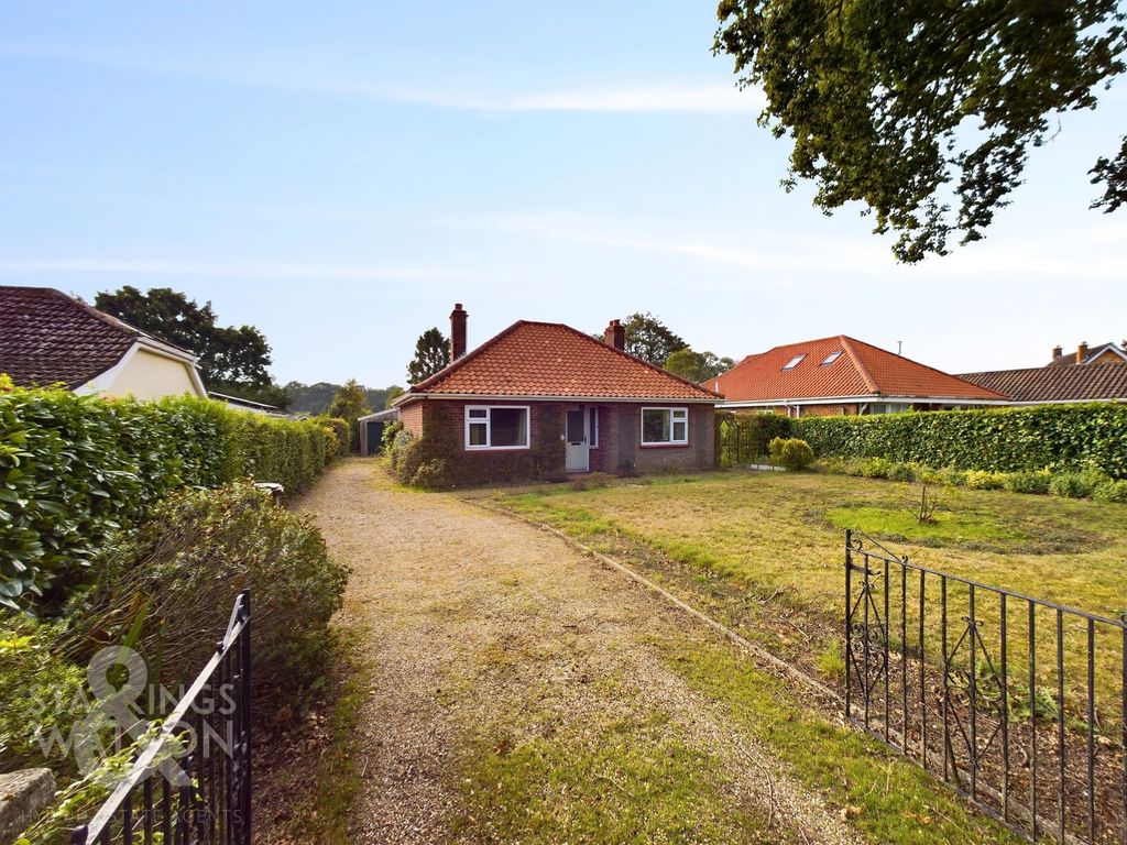 2 bed detached bungalow for sale in Poringland Road, Stoke Holy Cross, Norwich NR14, £325,000