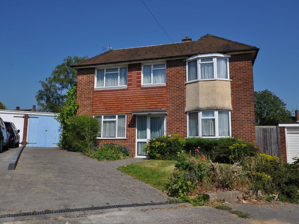 4 bed detached house for sale in Buckland Rise, Pinner HA5, £799,950