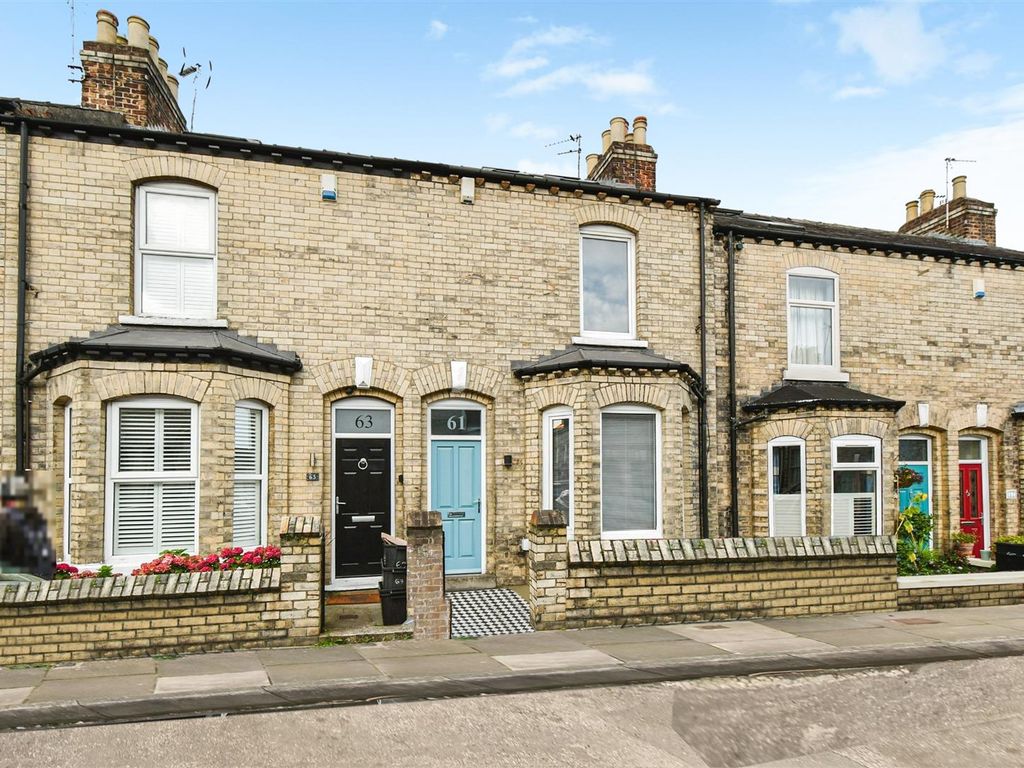 3 bed town house for sale in Russell Street, York YO23, £475,000
