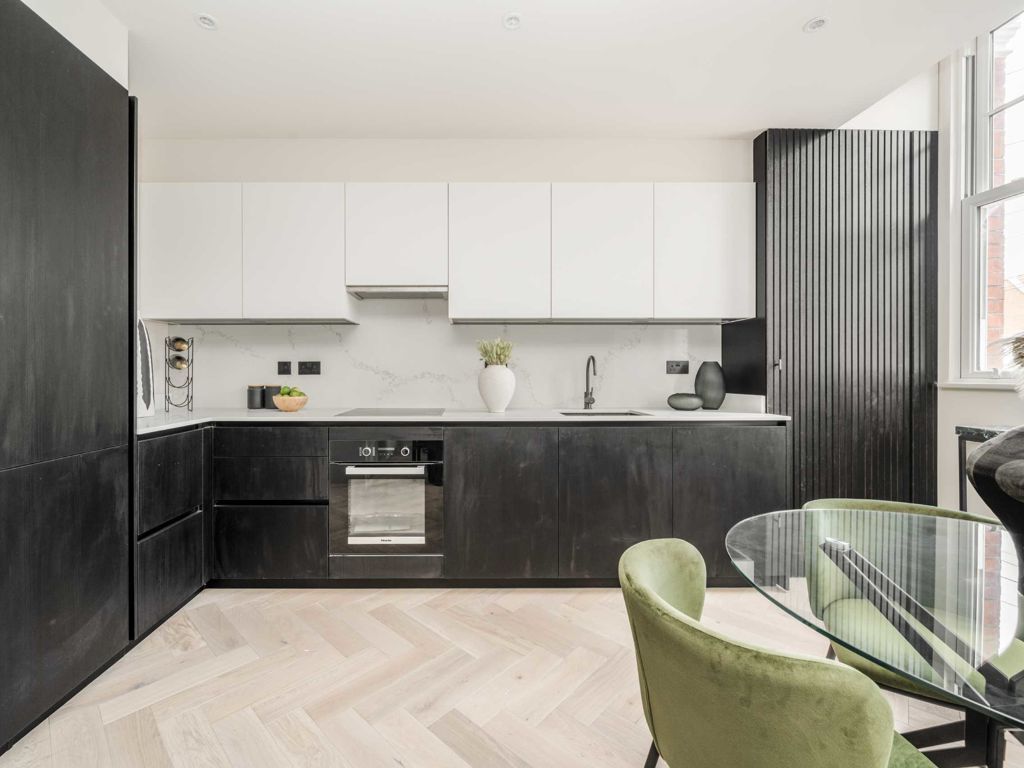 2 bed flat for sale in Grafton Road, London W3, £639,000