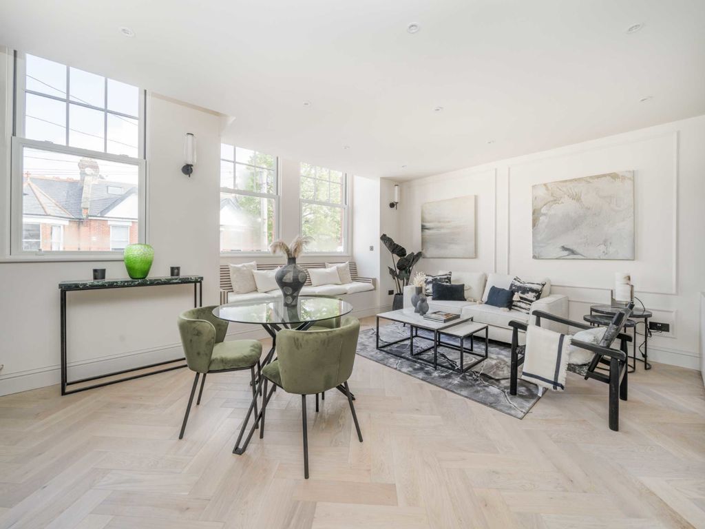 2 bed flat for sale in Grafton Road, London W3, £639,000