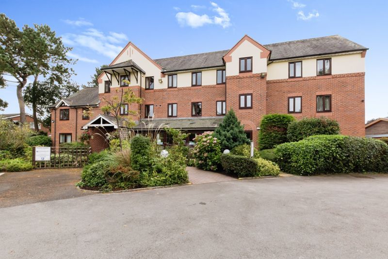 2 bed flat for sale in Cromwell Court, Nantwich CW5, £120,000