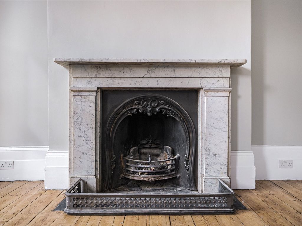 4 bed maisonette for sale in Richmond Avenue, Barnsbury N1, £2,500,000
