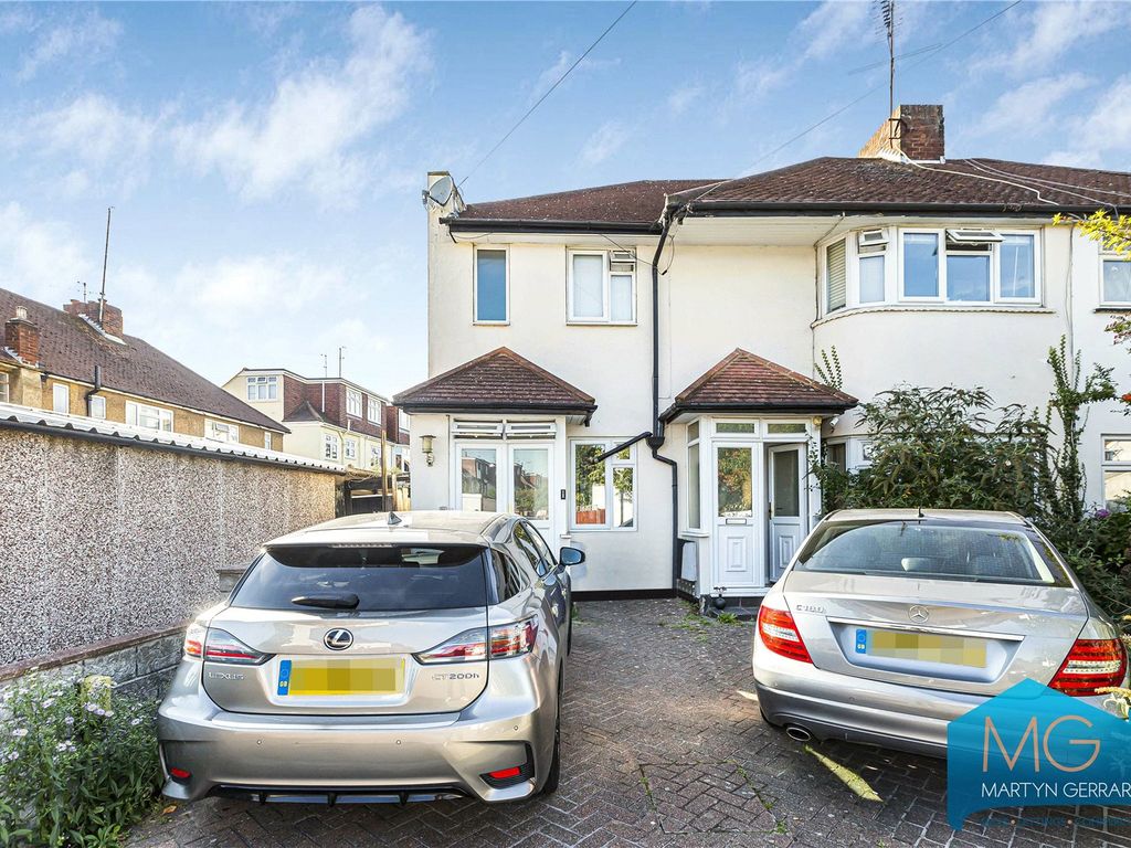 2 bed flat for sale in Lee Road, London NW7, £395,000