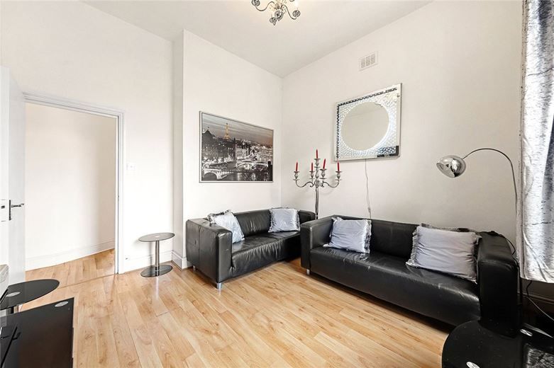 2 bed flat to rent in Ladbroke Crescent, London W11, £2,799 pcm