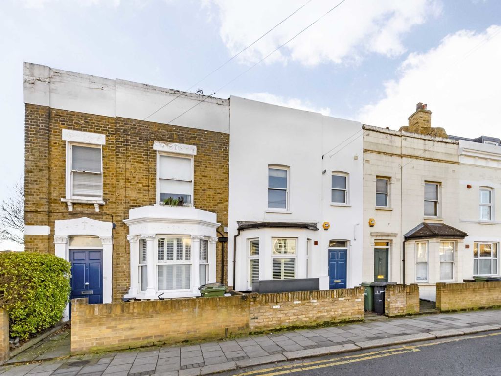 1 bed flat for sale in Ferndale Road, London SW4, £350,000