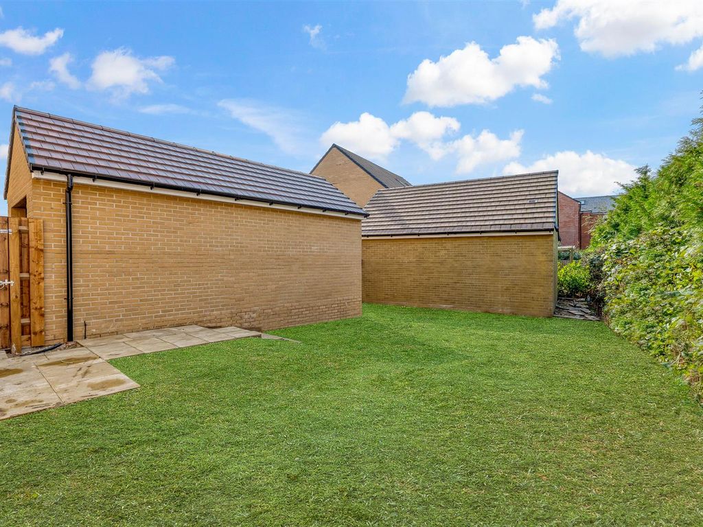 4 bed detached house for sale in Arlesey Road, Stotfold SG5, £482,000