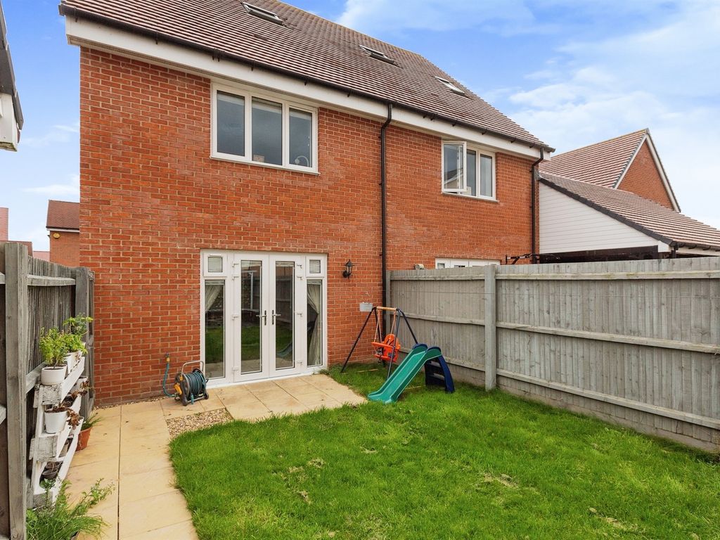 3 bed semi-detached house for sale in Stella Close, Aylesbury HP18, £400,000