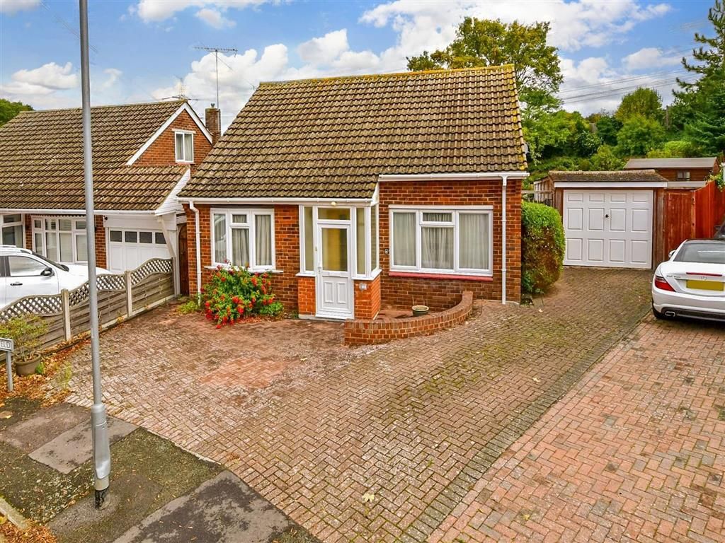 2 bed detached bungalow for sale in Burghfield Road, Istead Rise, Kent DA13, £425,000