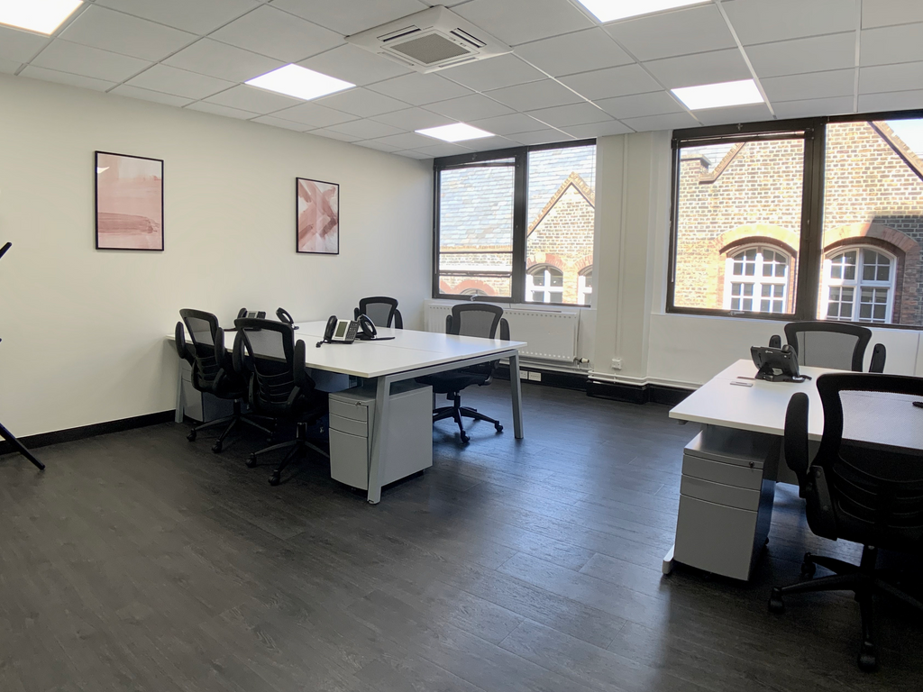 Office to let in St John's Lane, London EC1M, £550 pa