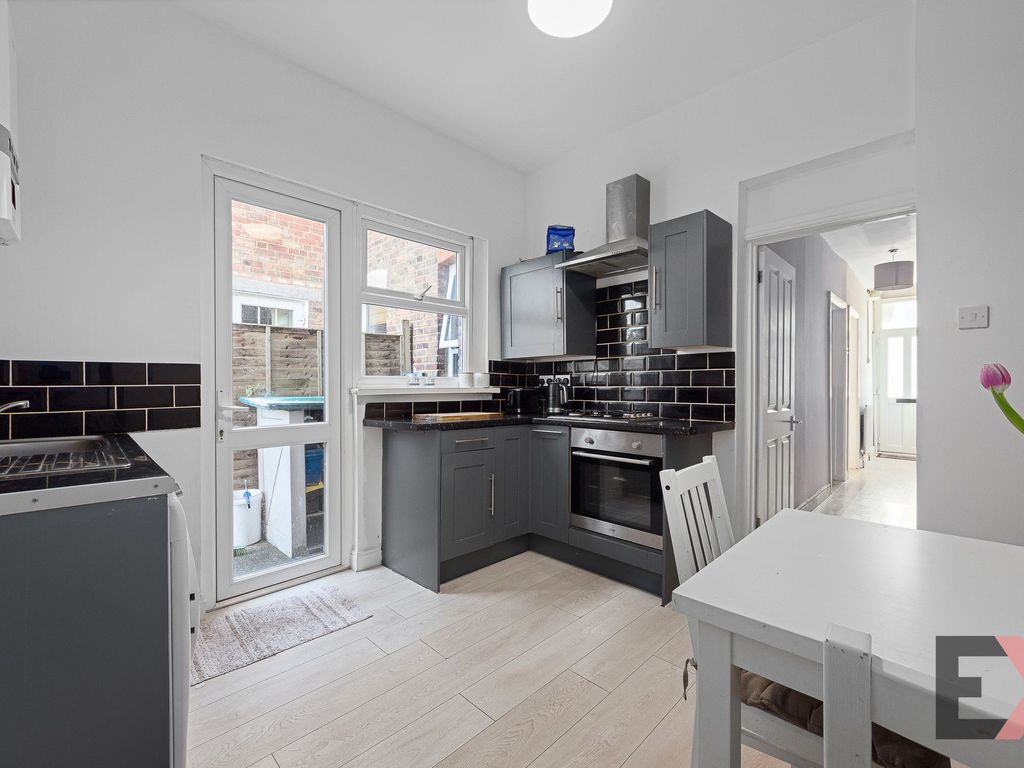 1 bed flat for sale in Blandford Road, Beckenham BR3, £280,000