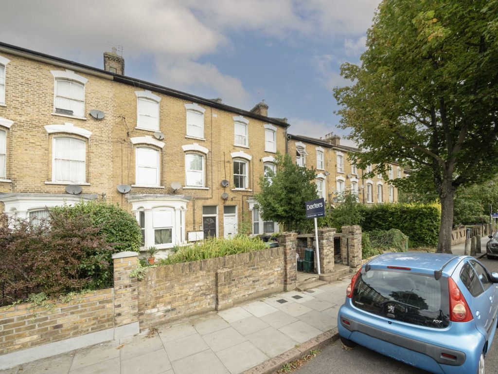 2 bed flat for sale in White Hart Lane, London N22, £375,000