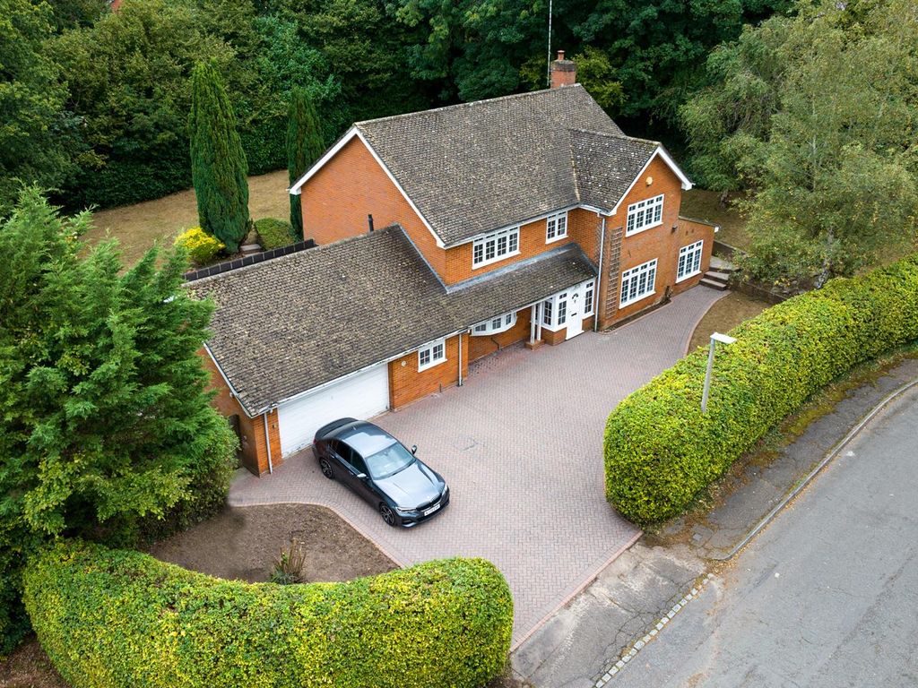 4 bed detached house for sale in Roefields Close, Felden, Hertfordshire HP3, £995,000