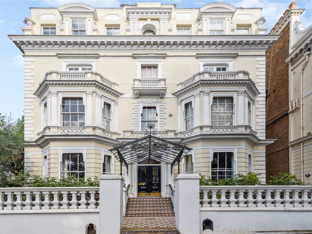 2 bed flat for sale in Holland Park, London W11, £1,500,000