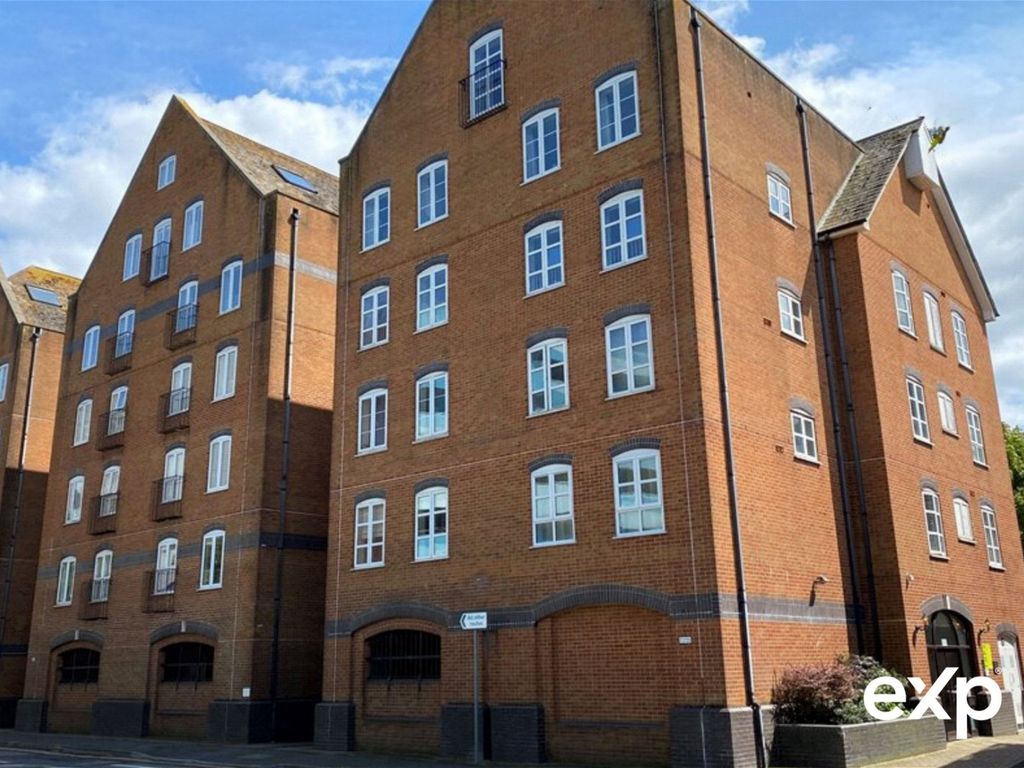 1 bed flat for sale in Castle Street, Poole BH15, £169,950