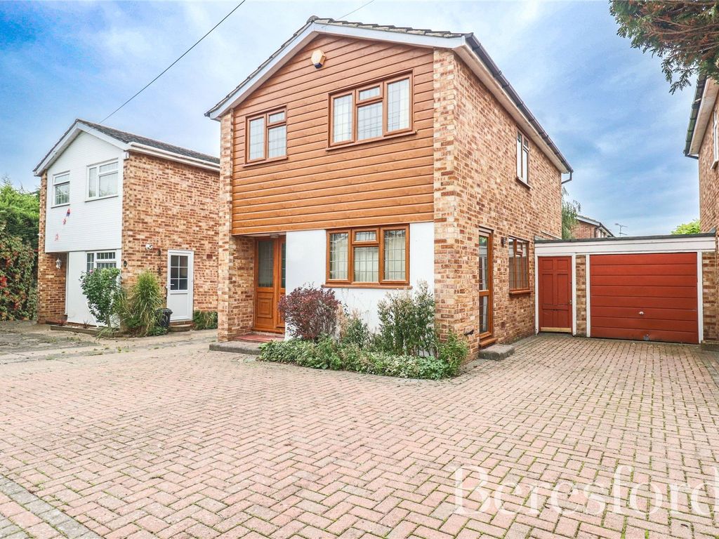 3 bed link-detached house for sale in Turpin Avenue, Romford RM5, £450,000