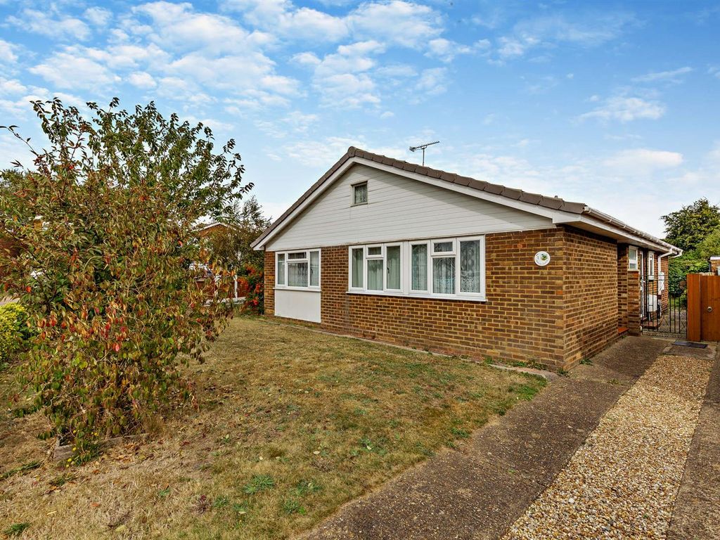 3 bed detached house for sale in Holly Close, Burnham-On-Crouch CM0, £399,950