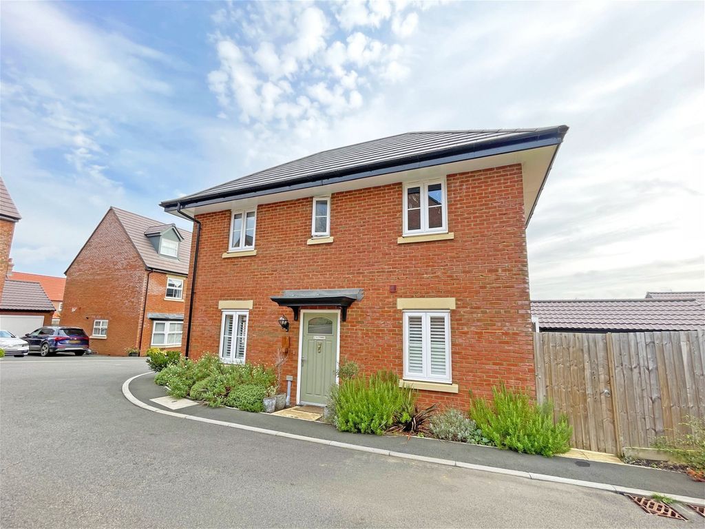 4 bed detached house for sale in The Furrow, Market Harborough, Leicestershire LE16, £340,000