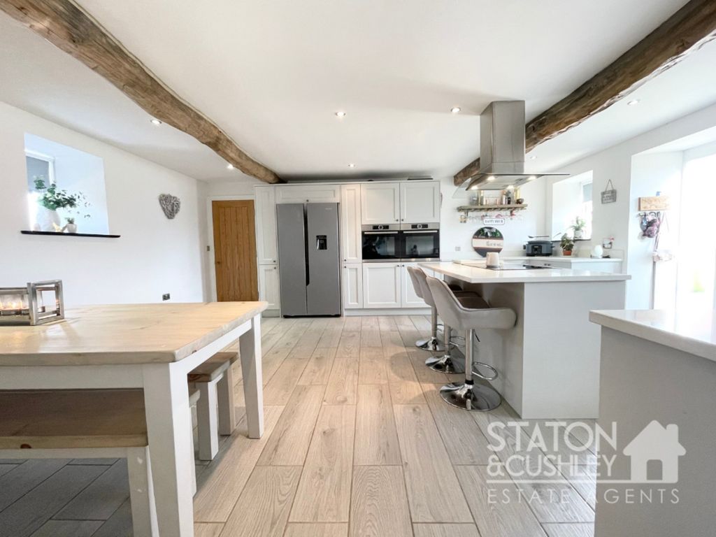 4 bed barn conversion for sale in Mansfield Road, Creswell S80, £570,000