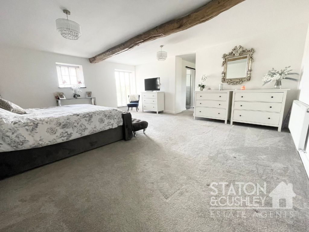 4 bed barn conversion for sale in Mansfield Road, Creswell S80, £570,000