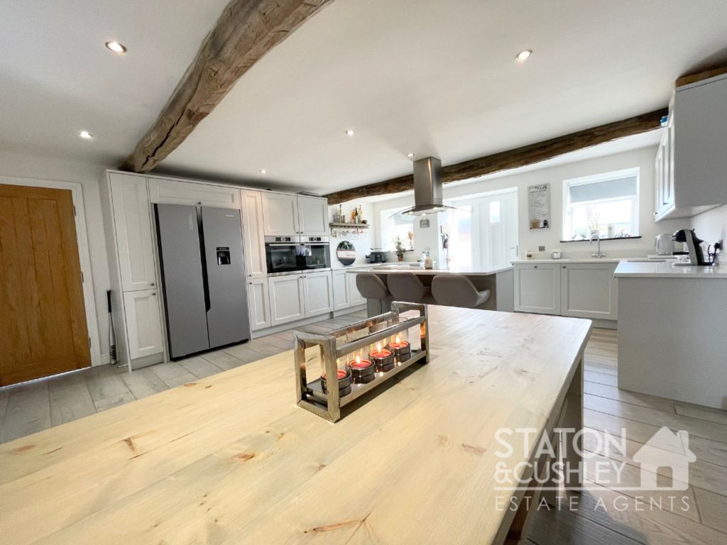 4 bed barn conversion for sale in Mansfield Road, Creswell S80, £570,000