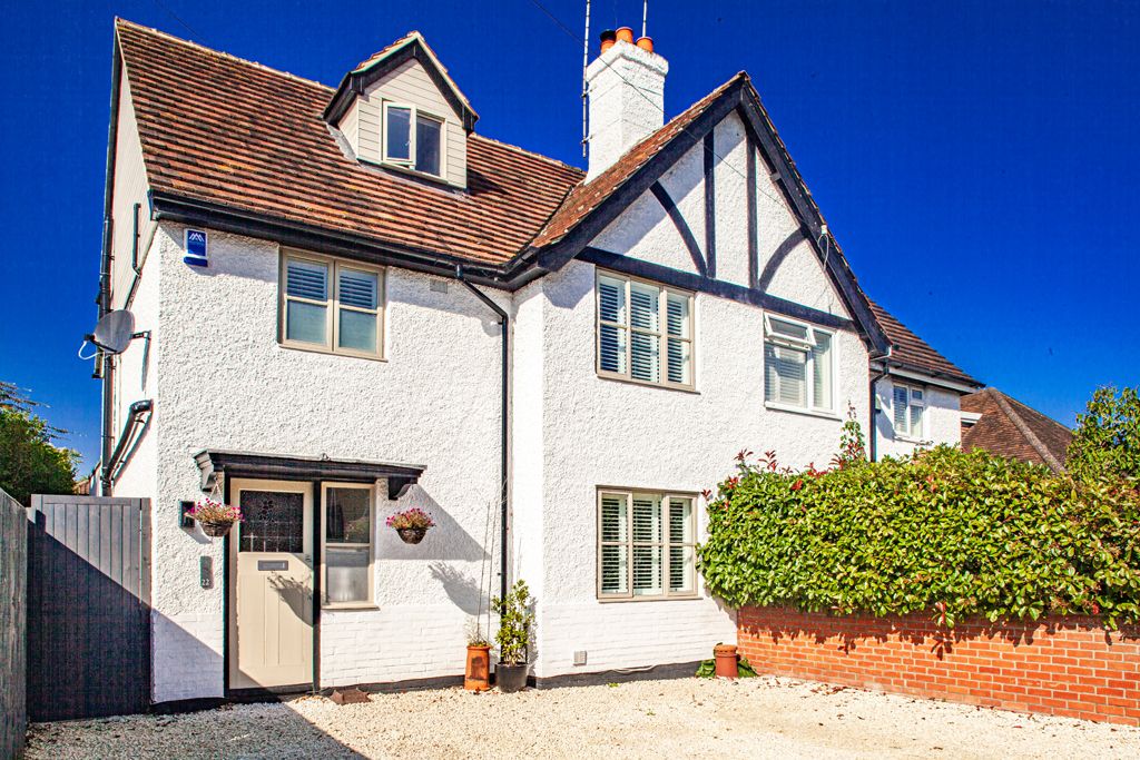 4 bed property for sale in 22 Horseshoe Road, Pangbourne On Thames RG8, £820,000