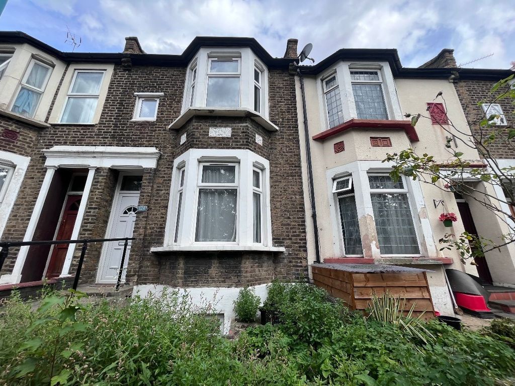 5 bed terraced house for sale in Upper Road, London E13, £500,000