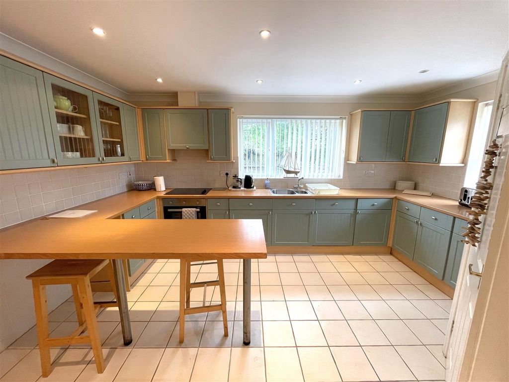 4 bed detached house for sale in Lankelly Close, Fowey PL23, £495,000