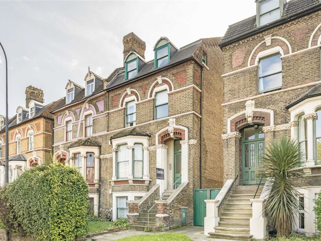 2 bed flat for sale in Queens Road, London SE14, £450,000