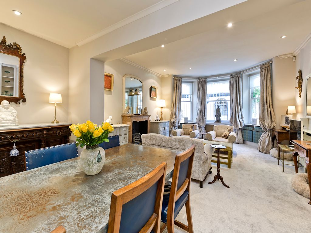 3 bed flat for sale in Cornwall Gardens, London SW7, £1,350,000