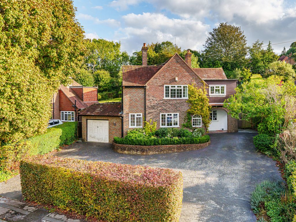 5 bed detached house for sale in Manor Way, Guildford GU2, £1,350,000