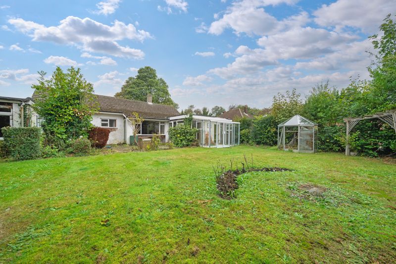 3 bed detached bungalow for sale in Knockholt Road, Halstead, Sevenoaks TN14, £575,000