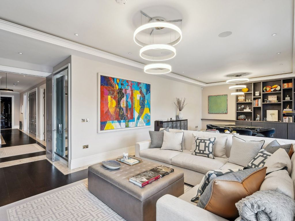 2 bed flat for sale in Southampton Street, London WC2E, £4,650,000
