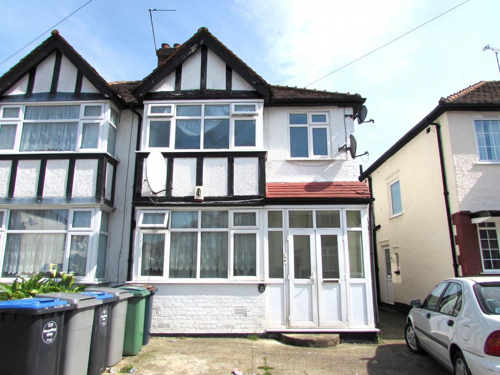 2 bed flat to rent in The Croft, Sudbury, Wembley, Middlesex HA0, £1,700 pcm