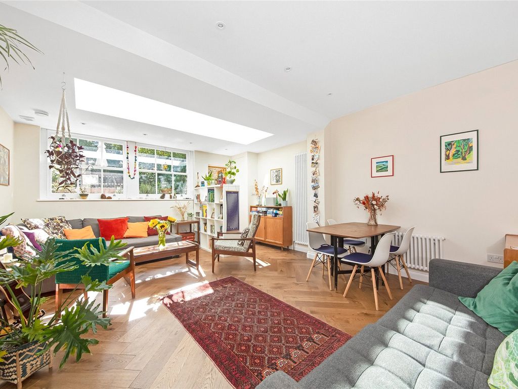 2 bed flat for sale in Ommaney Road, Telegraph Hill SE14, £600,000