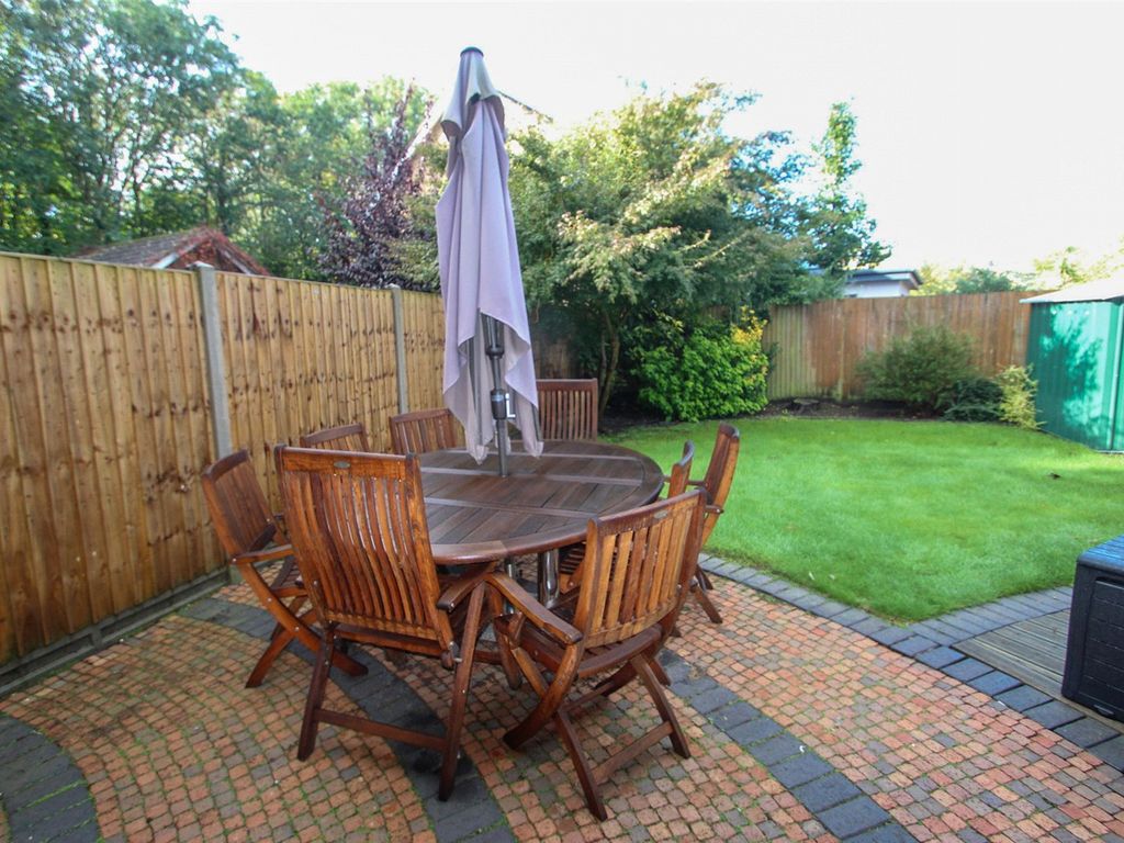 4 bed detached house to rent in Spitfire Way, Hamble, Southampton SO31, £1,845 pcm