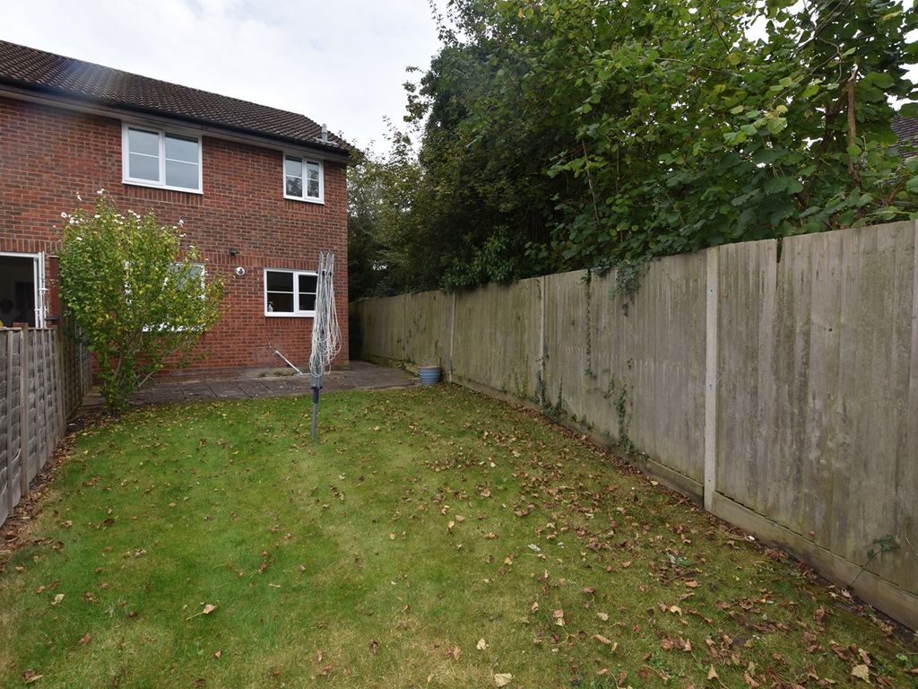 3 bed end terrace house for sale in Angel Place, Binfield RG42, £450,000