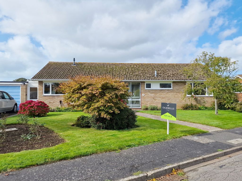 3 bed detached bungalow for sale in Harts Way, Everton, Lymington, Hampshire SO41, £495,000