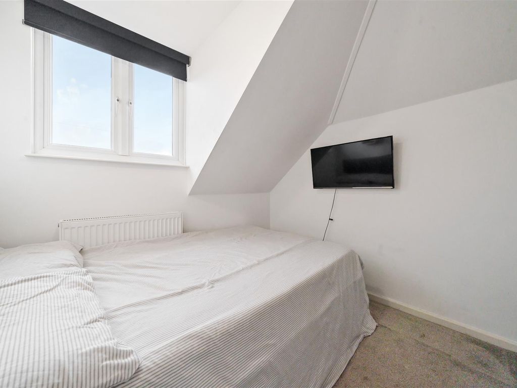 3 bed semi-detached house for sale in Melrose Gardens, Arborfield Cross, Berkshire RG2, £440,000