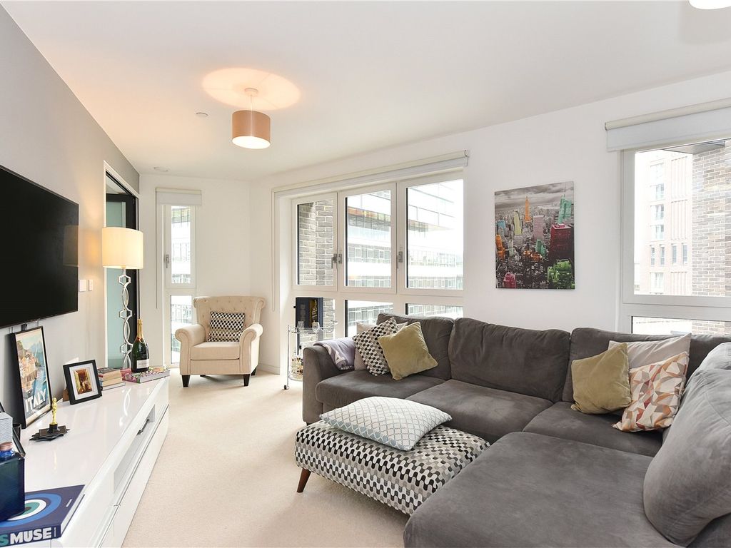 2 bed flat for sale in Aldgate, London E1, £725,000