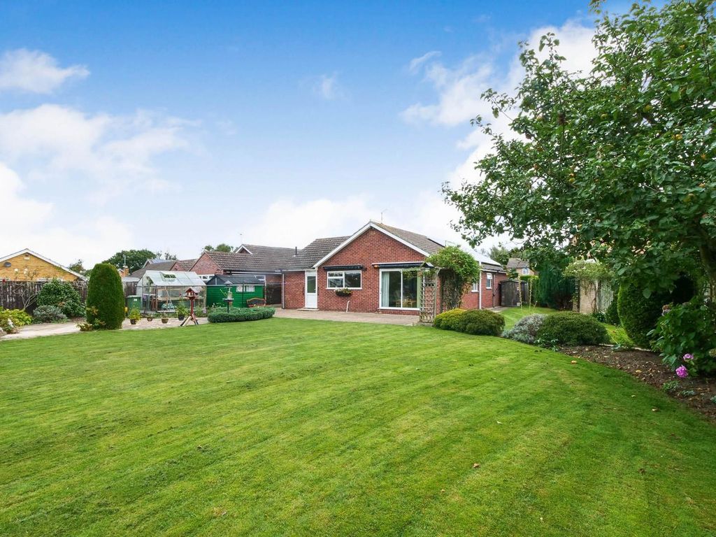 3 bed detached bungalow for sale in Avon Drive, Huntington, York YO32, £490,000