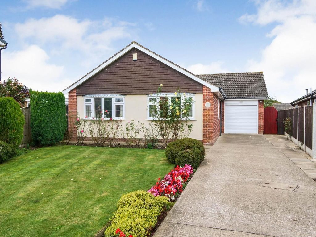 3 bed detached bungalow for sale in Avon Drive, Huntington, York YO32, £490,000