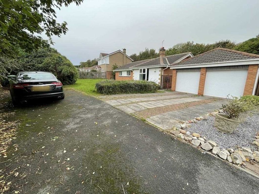 3 bed bungalow for sale in Shearwater, Whitburn, Sunderland SR6, £399,000