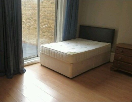 Room to rent in Malwood Road, Clapham South SW12, £1,127 pcm