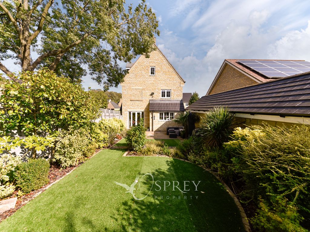5 bed detached house for sale in Lytham Park, Oundle, Northamptonshire PE8, £525,000