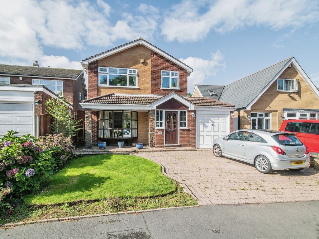 3 bed detached house for sale in Warstone Drive, West Bromwich B71, £375,000