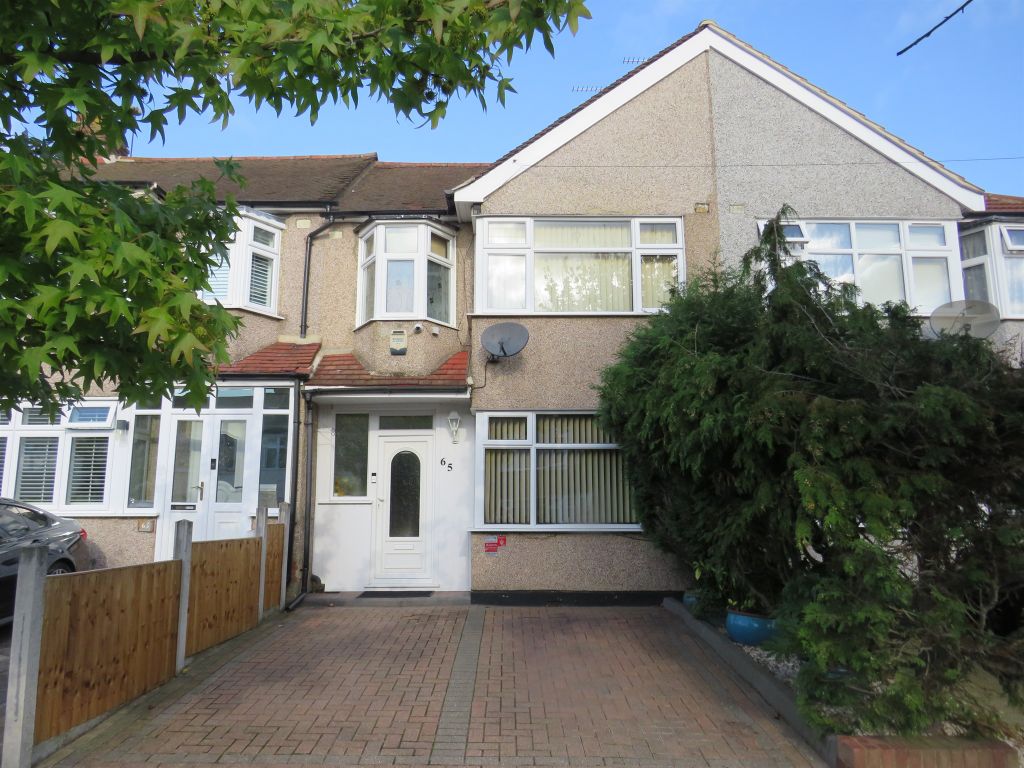 3 bed terraced house for sale in The Drive, Collier Row, Romford RM5, £450,000