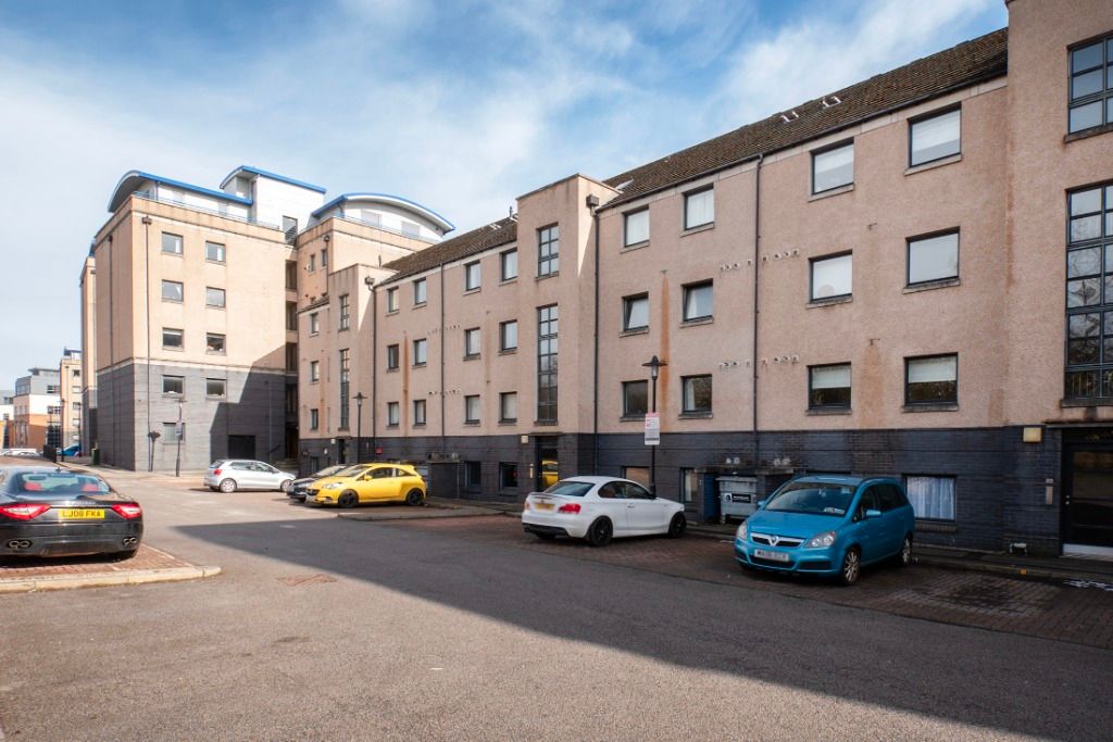 3 bed flat to rent in Riverside Drive, City Centre, Aberdeen AB11, £1,500 pcm